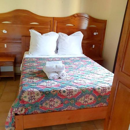 Appartement d'une chambre avec piscine partagee jacuzzi et terrasse a Pointe Noire a 2 km de la plage Extérieur photo