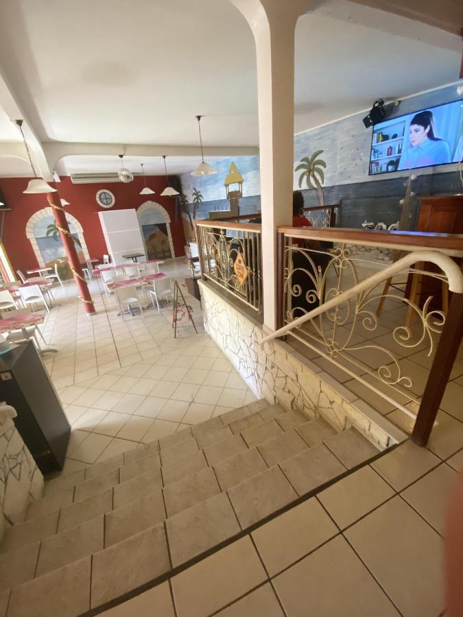 Appartement d'une chambre avec piscine partagee jacuzzi et terrasse a Pointe Noire a 2 km de la plage Extérieur photo